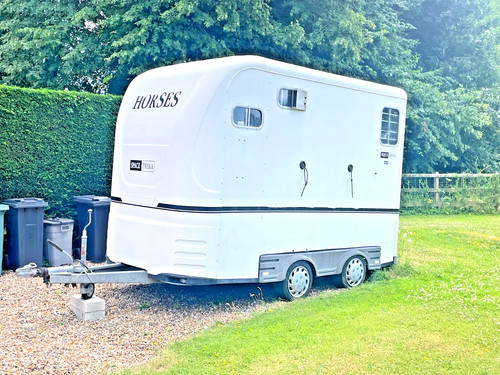 2009 equi trek horse trailer - 2009,
